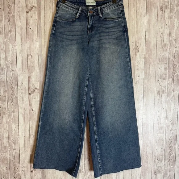 Austin Landing Wide Leg Low Rise Jeans - Picture 1 of 7